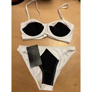 New Women’s Blvd Collection 2Pc Swimsuit Bikini 👙 Underwired Black White Small